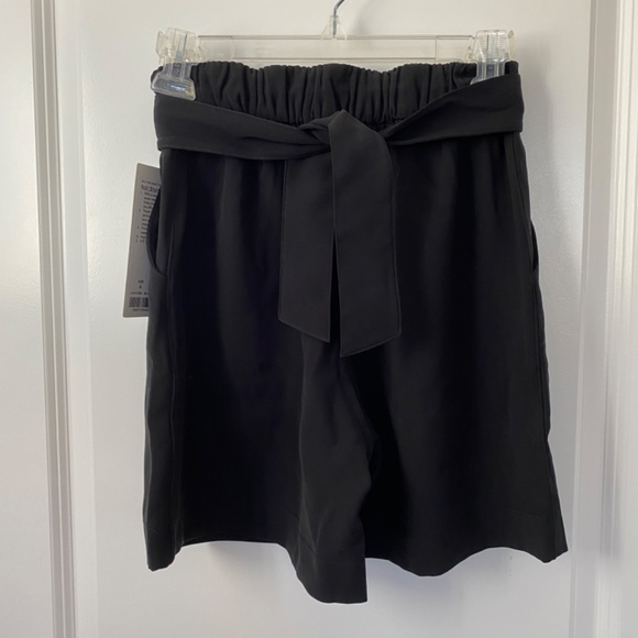 Lululemon Noir  shorts - Picture 3 of 4